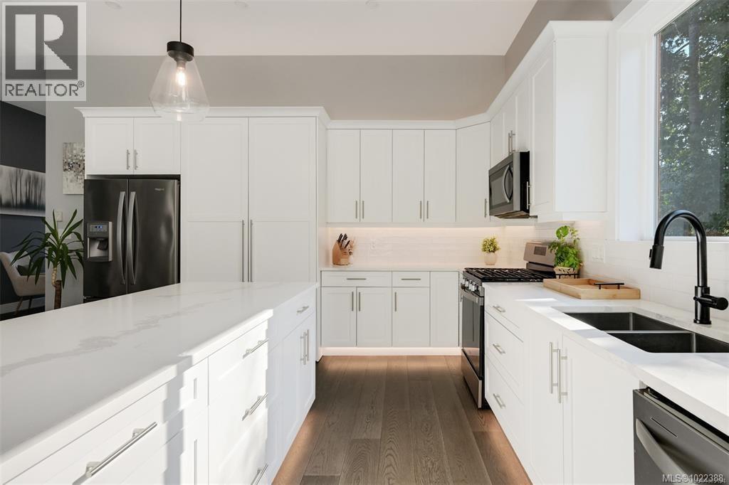 847 Bucktail Rd, Mill Bay