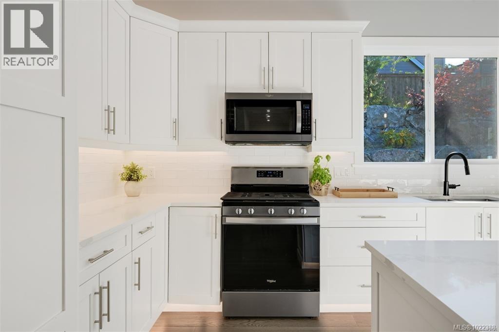 847 Bucktail Rd, Mill Bay