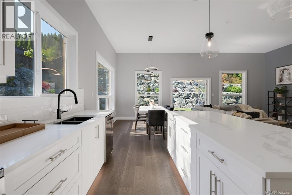 847 Bucktail Rd, Mill Bay