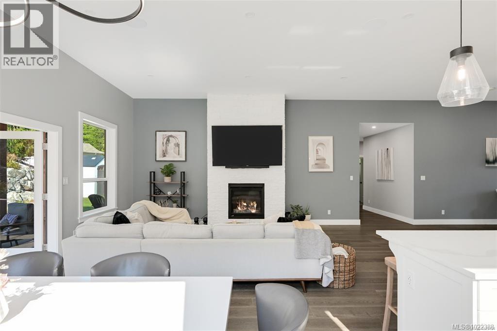 847 Bucktail Rd, Mill Bay