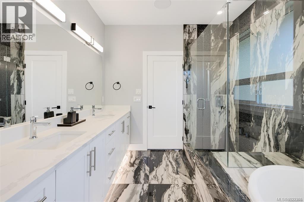 847 Bucktail Rd, Mill Bay