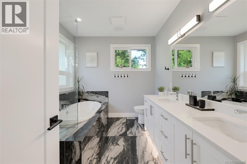 847 Bucktail Rd, Mill Bay