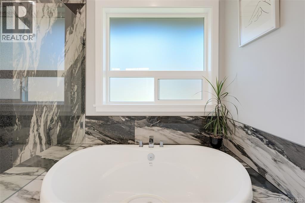 847 Bucktail Rd, Mill Bay