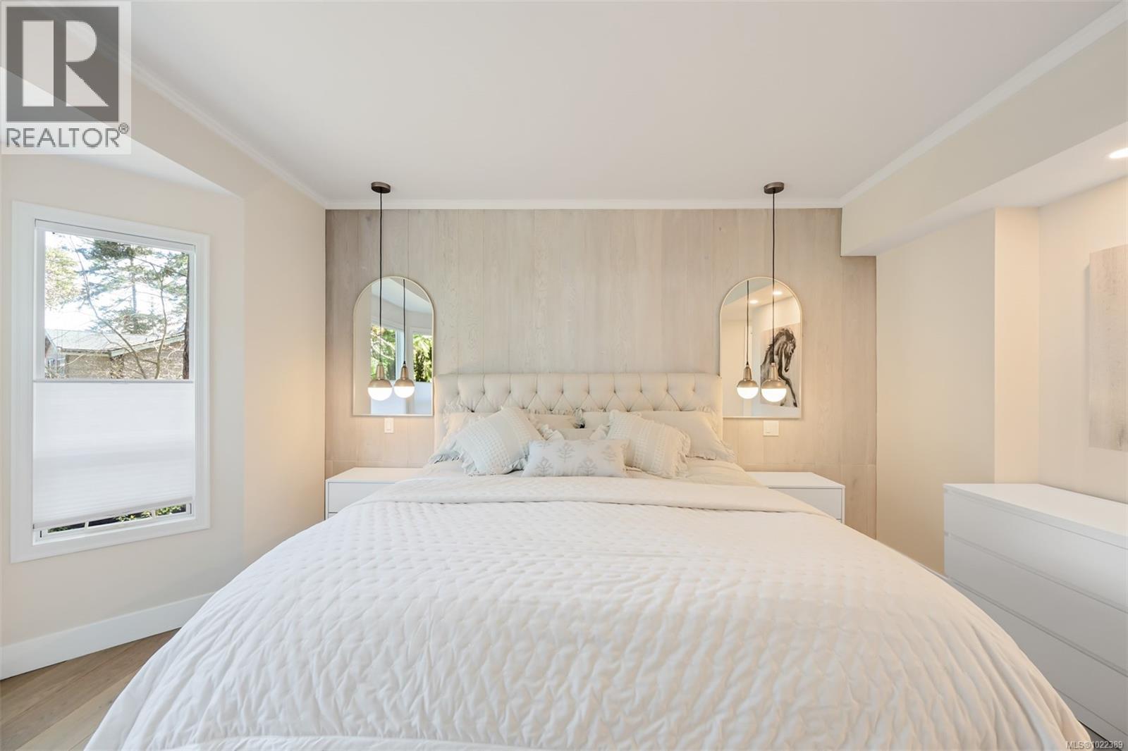 1941 Appleton Pl, Saanich