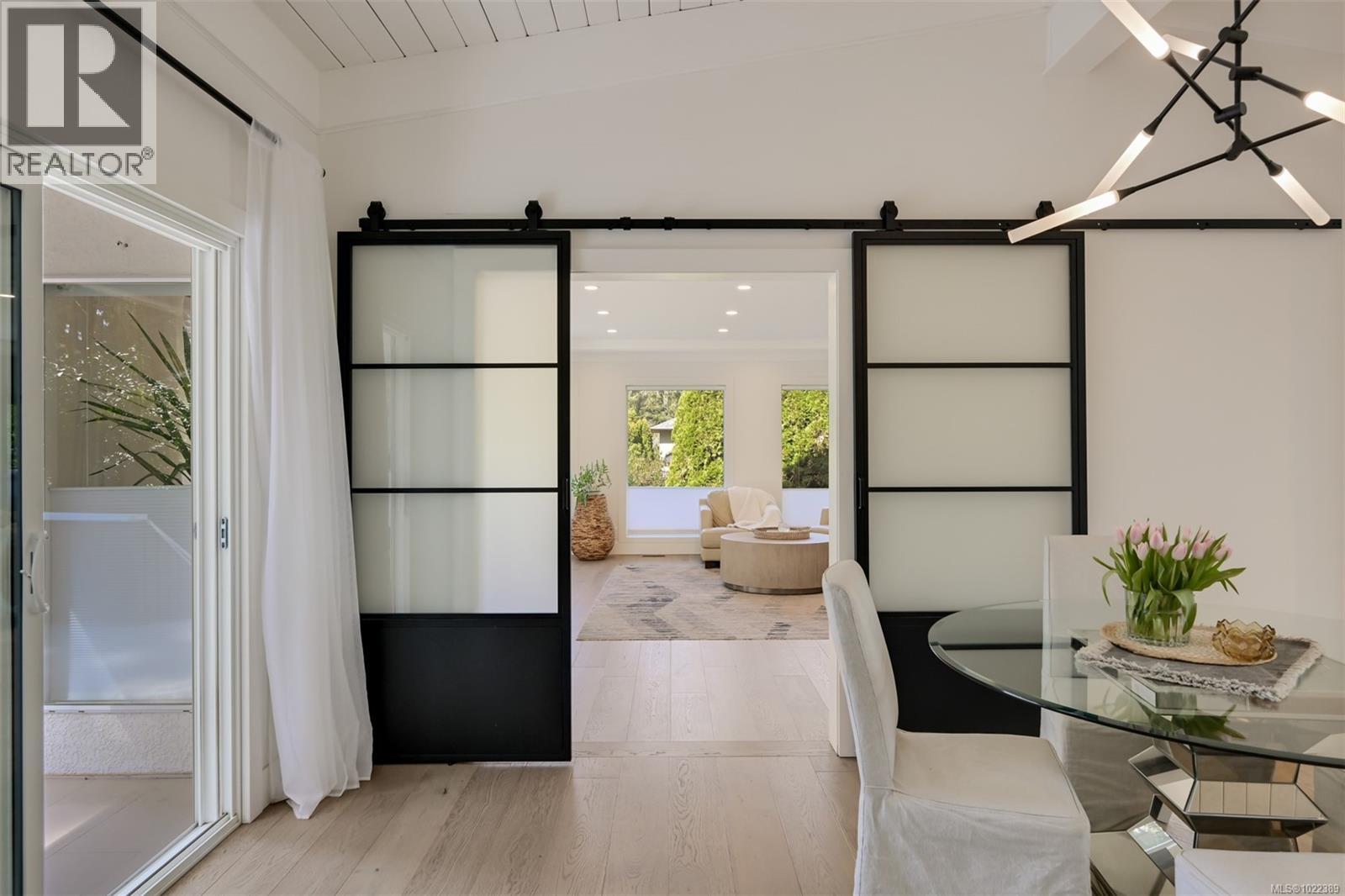 1941 Appleton Pl, Saanich