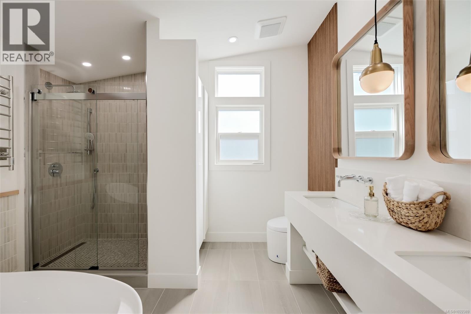 1941 Appleton Pl, Saanich