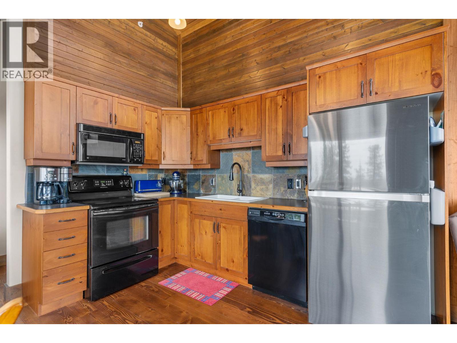 5890 Snow Pines Crescent, Big White