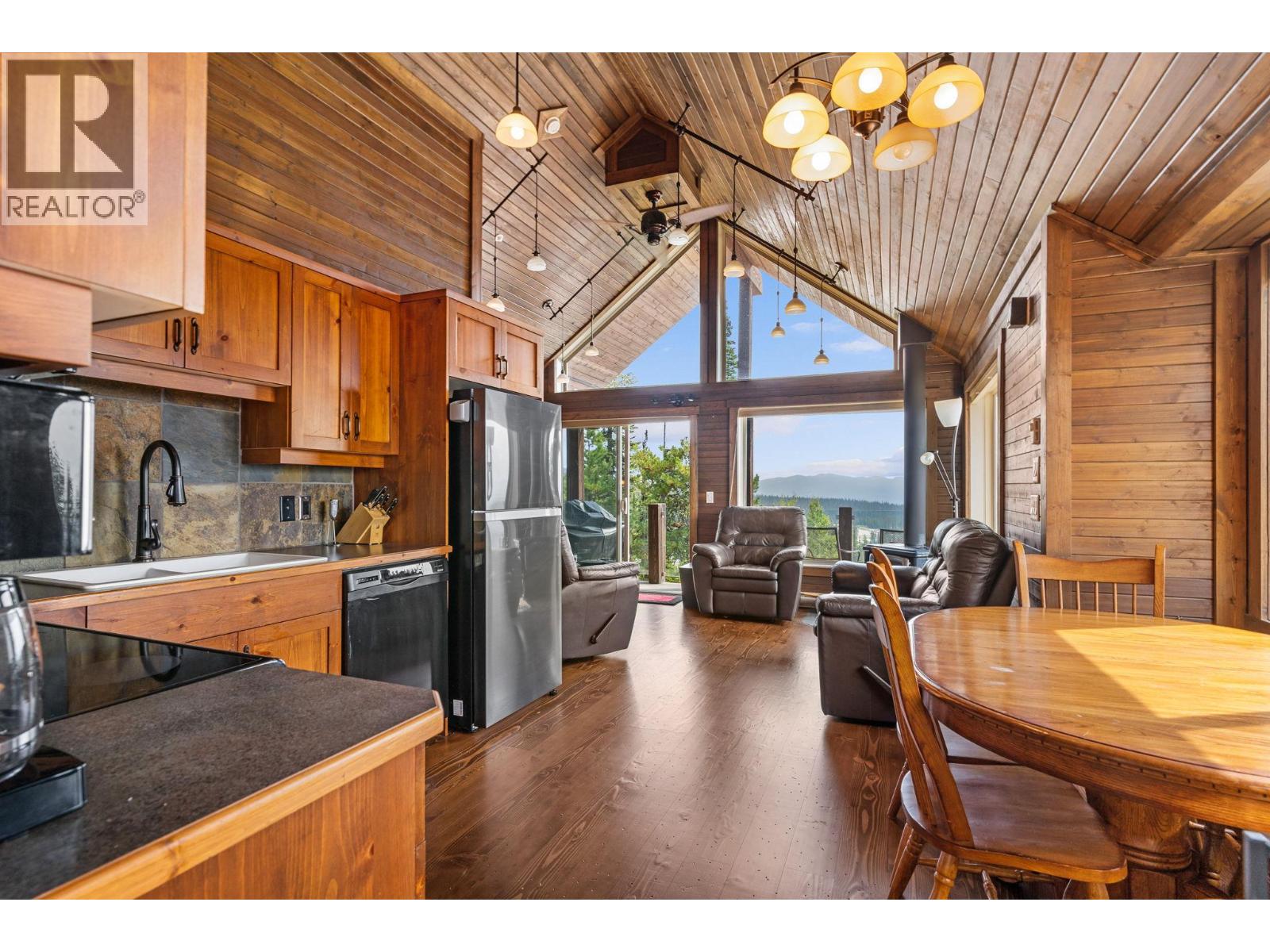 5890 Snow Pines Crescent, Big White