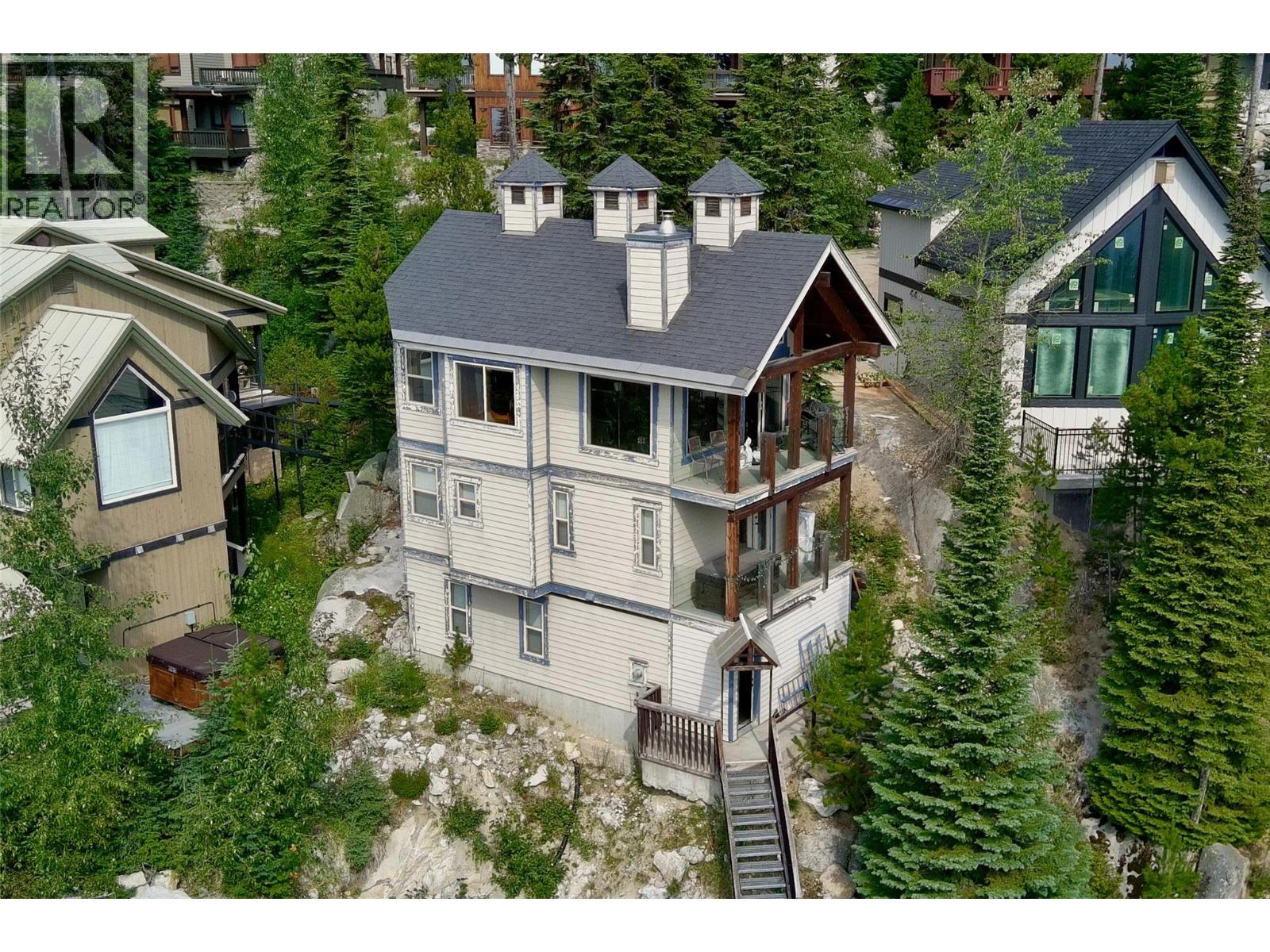 5890 Snow Pines Crescent, Big White