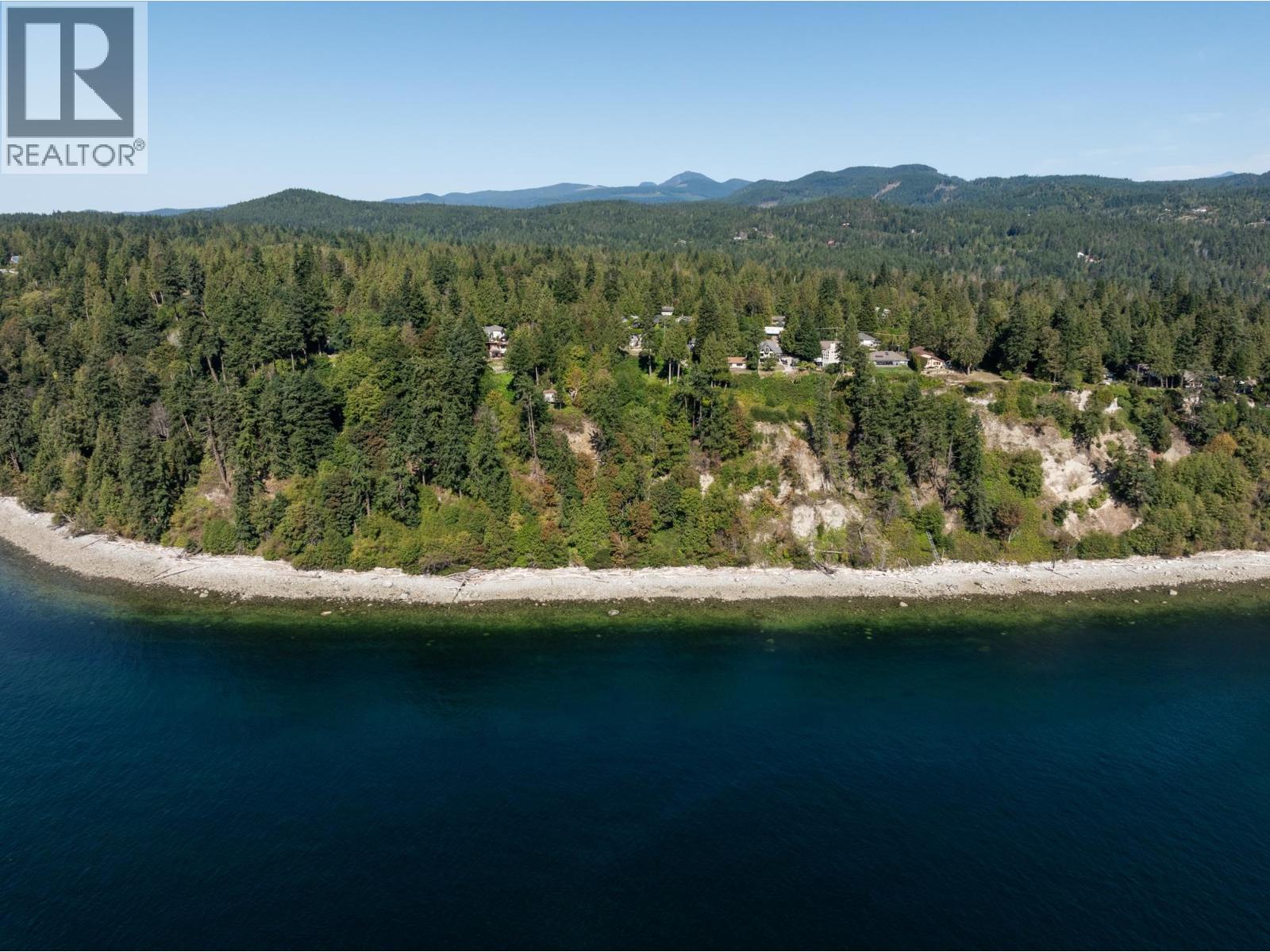 7835 REDROOFFS ROAD, Halfmoon Bay