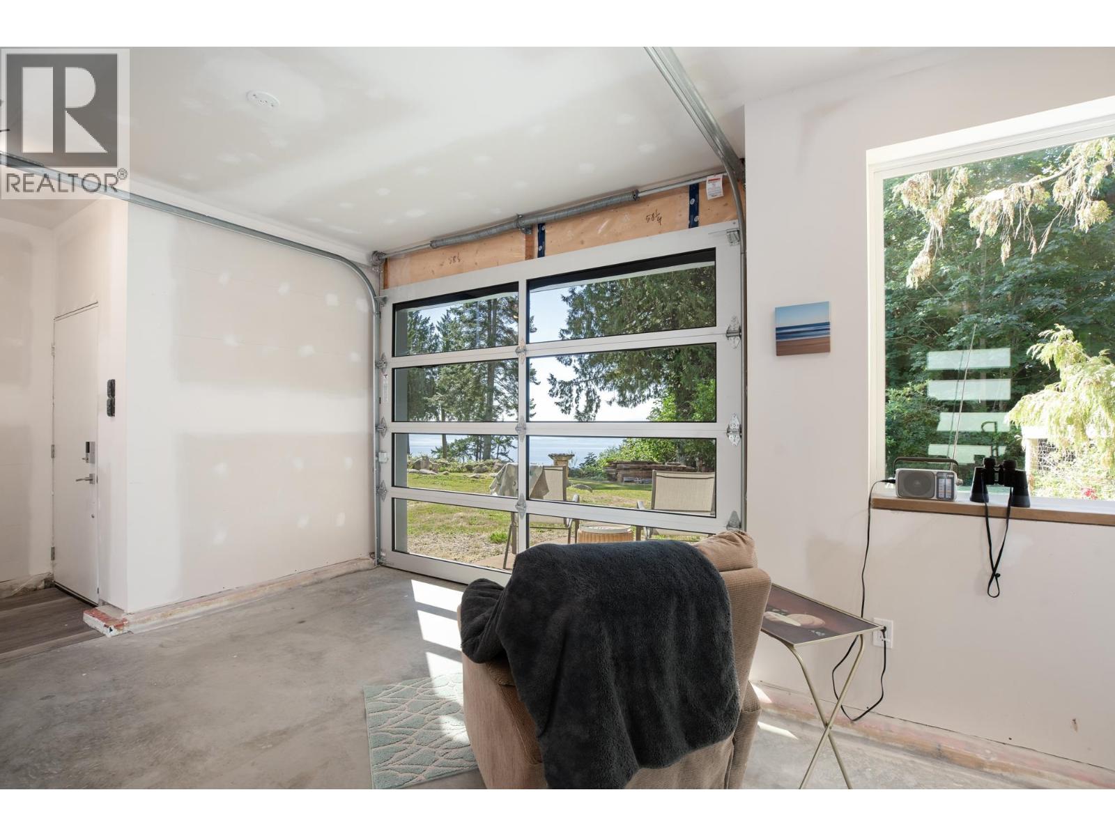 7835 REDROOFFS ROAD, Halfmoon Bay