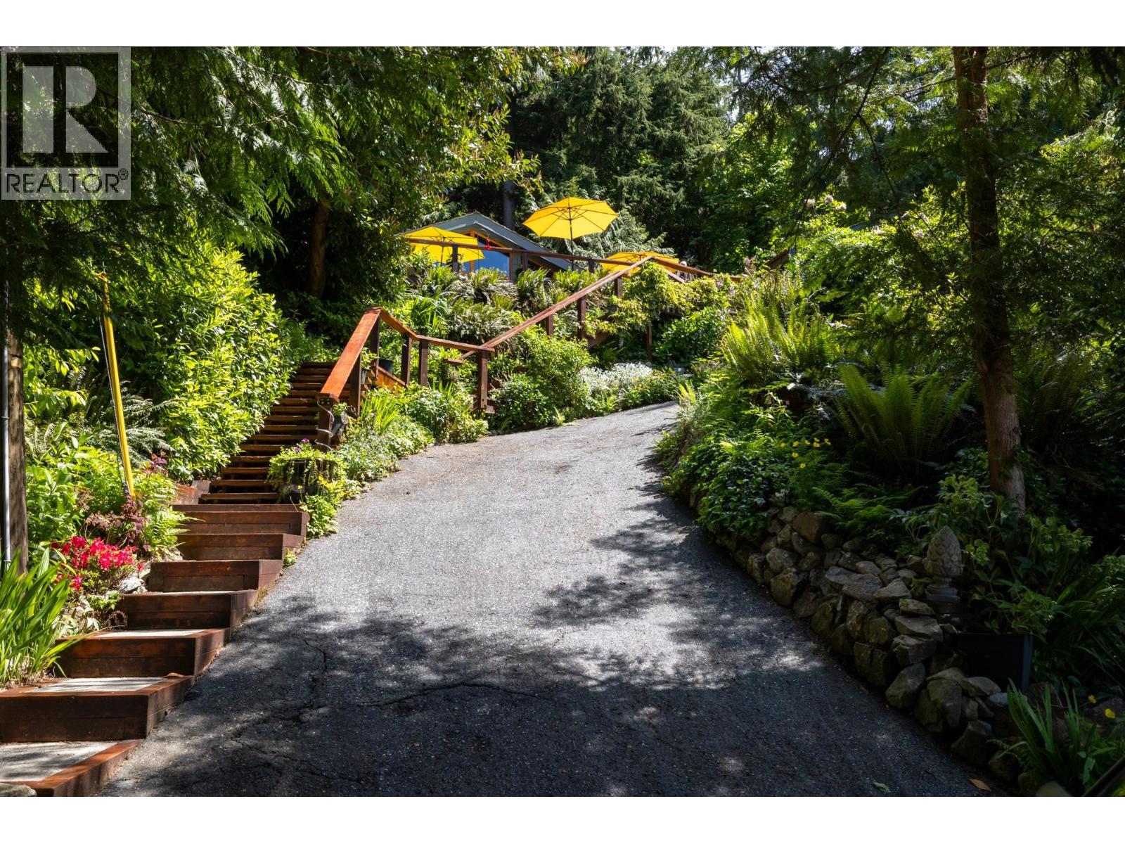 315 BAYVIEW ROAD, Lions Bay