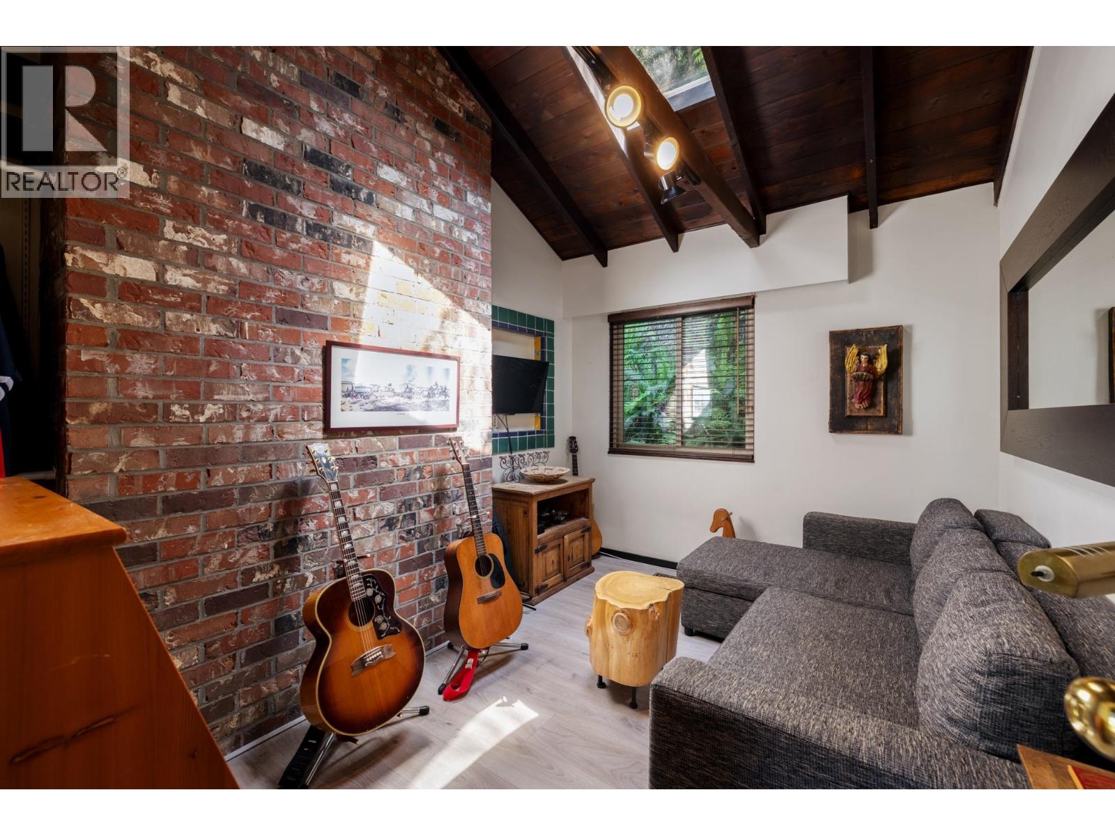 315 BAYVIEW ROAD, Lions Bay