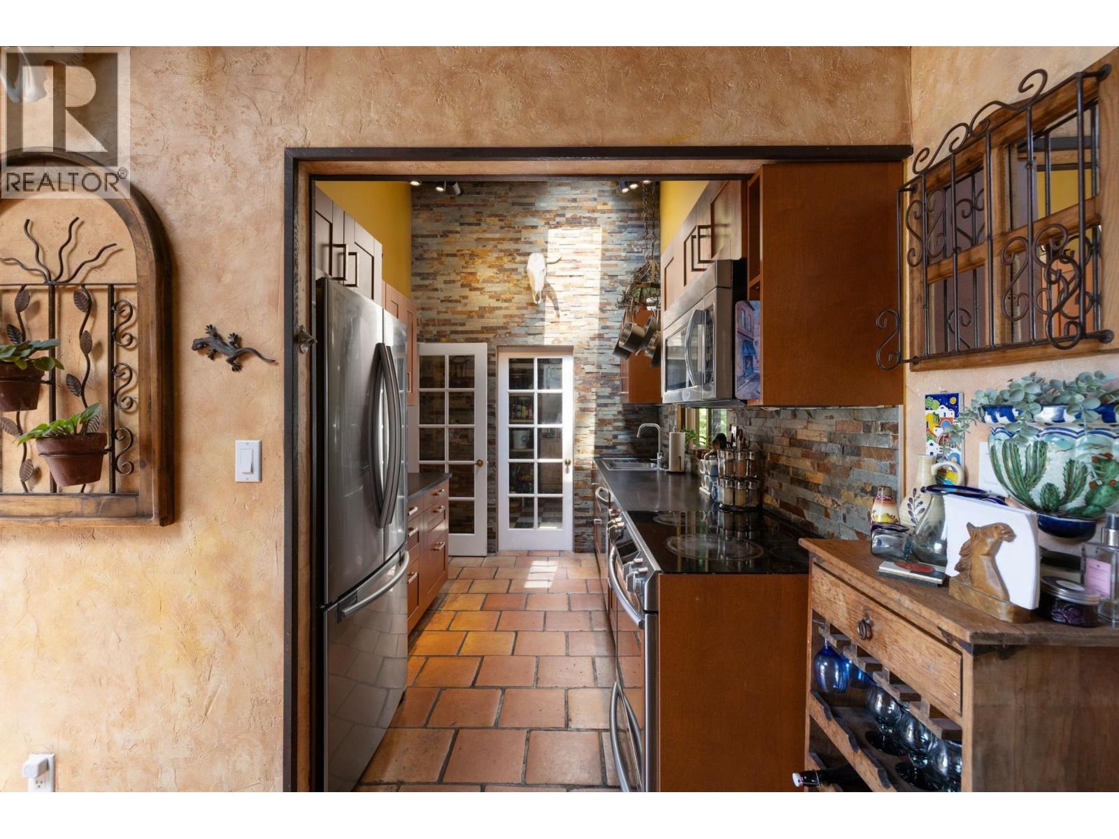 315 BAYVIEW ROAD, Lions Bay