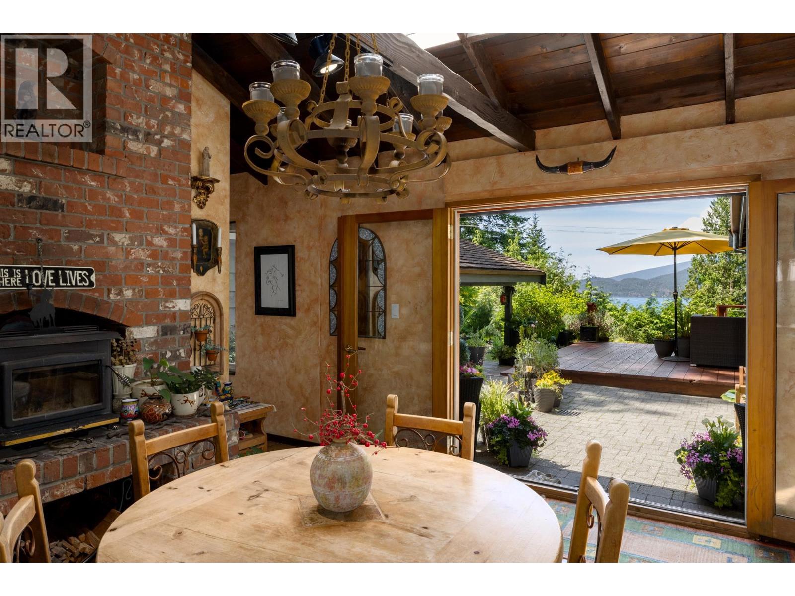 315 BAYVIEW ROAD, Lions Bay