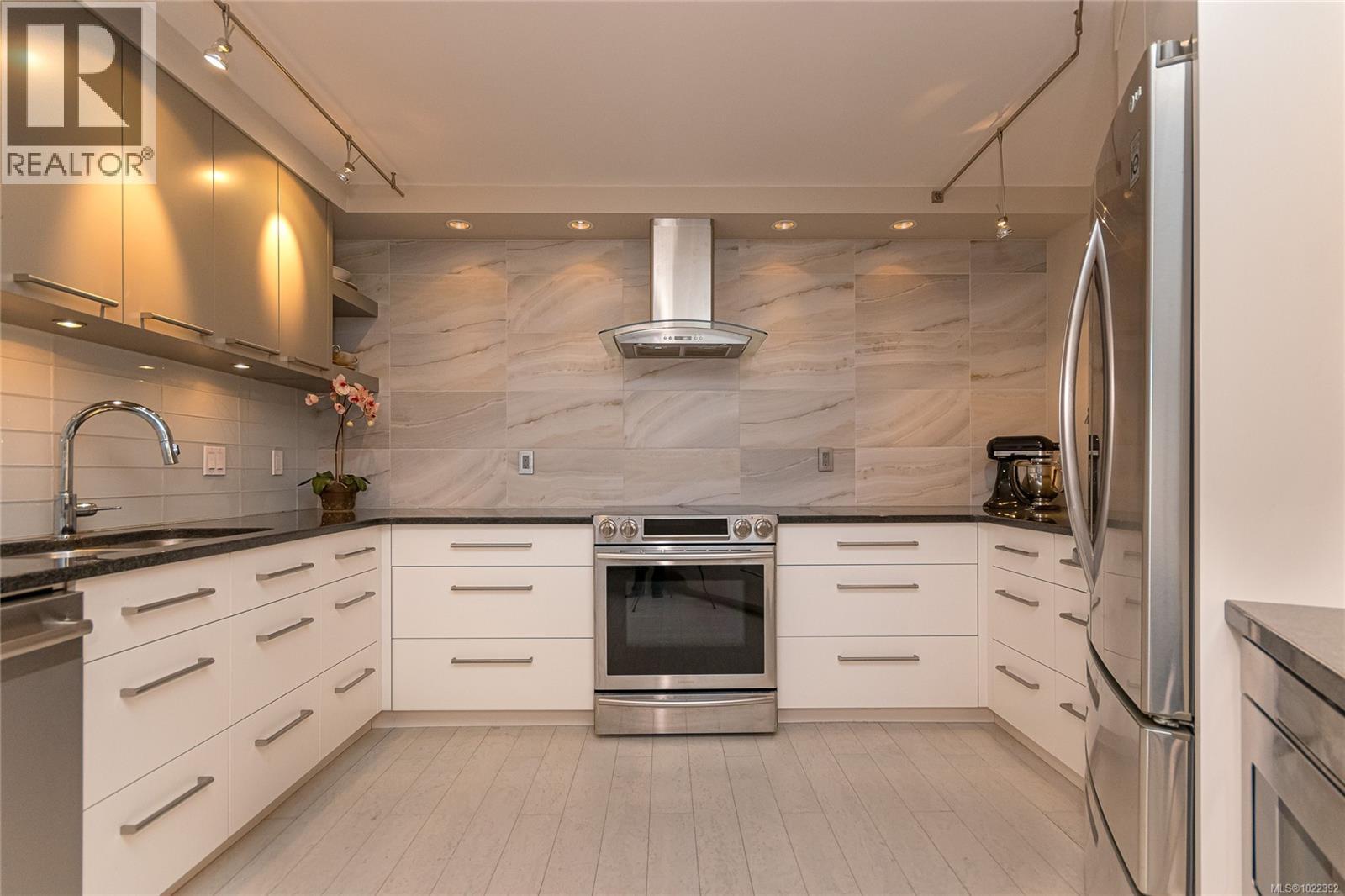 413 225 Belleville Street, Victoria