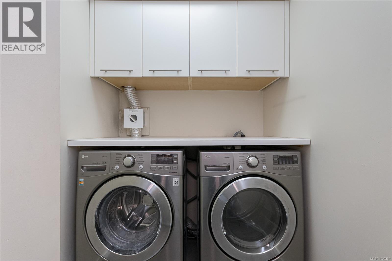 413 225 Belleville Street, Victoria