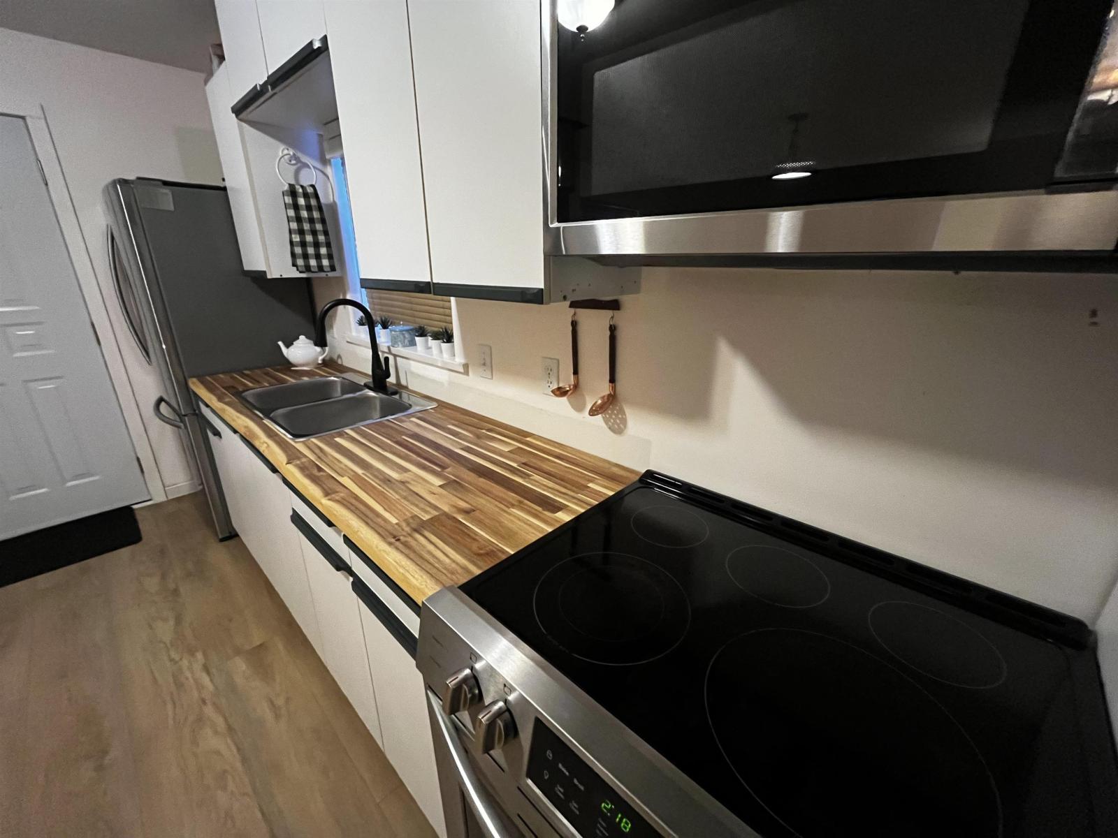 14611 ALPINE BOULEVARD, Sunshine Valley, Hope