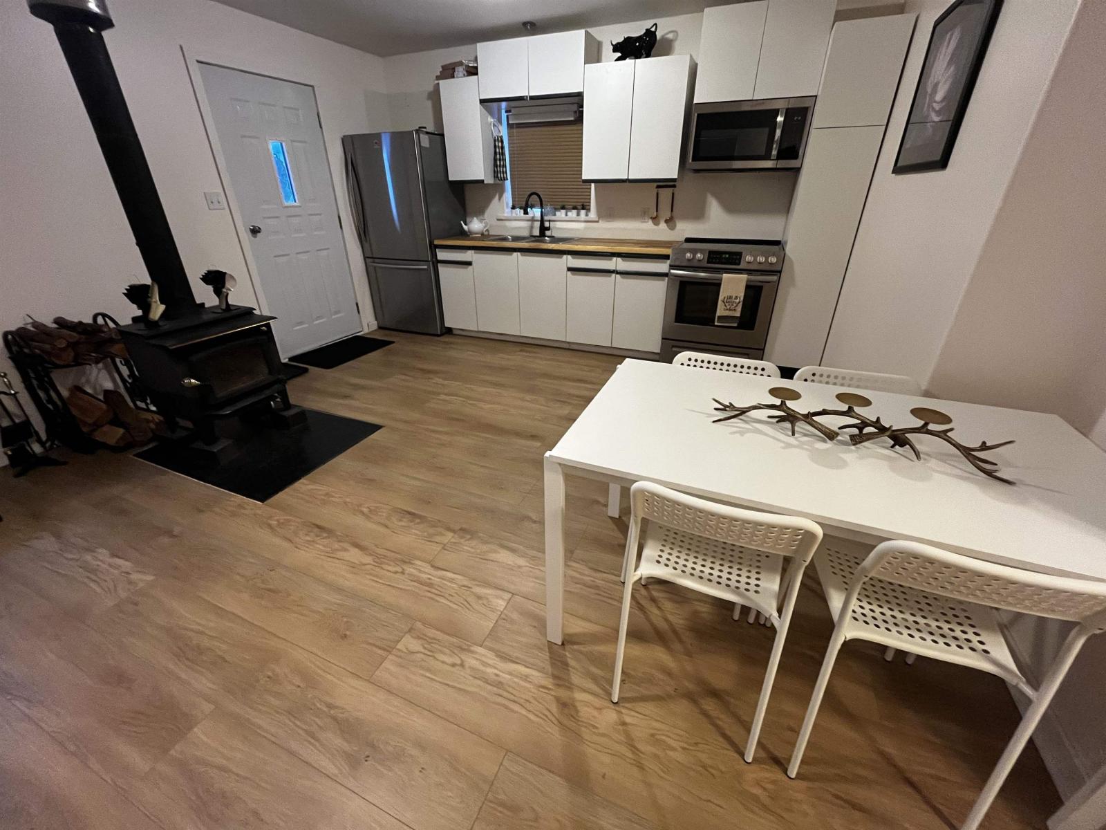 14611 ALPINE BOULEVARD, Sunshine Valley, Hope