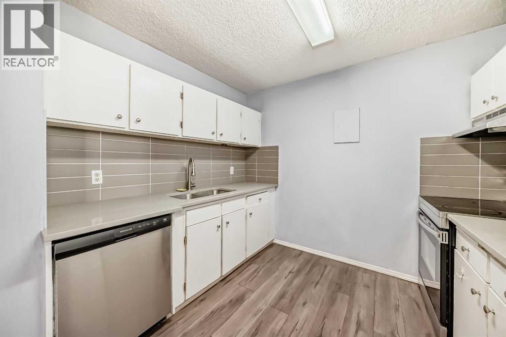 Single Family House for Sale in   Dalton Drive NW Dalhousie Calgary 