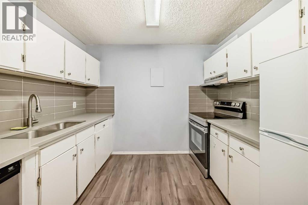 Single Family House for Sale in   Dalton Drive NW Dalhousie Calgary 