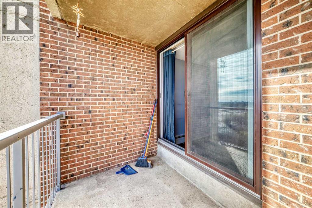 Single Family House for Sale in   Dalton Drive NW Dalhousie Calgary 