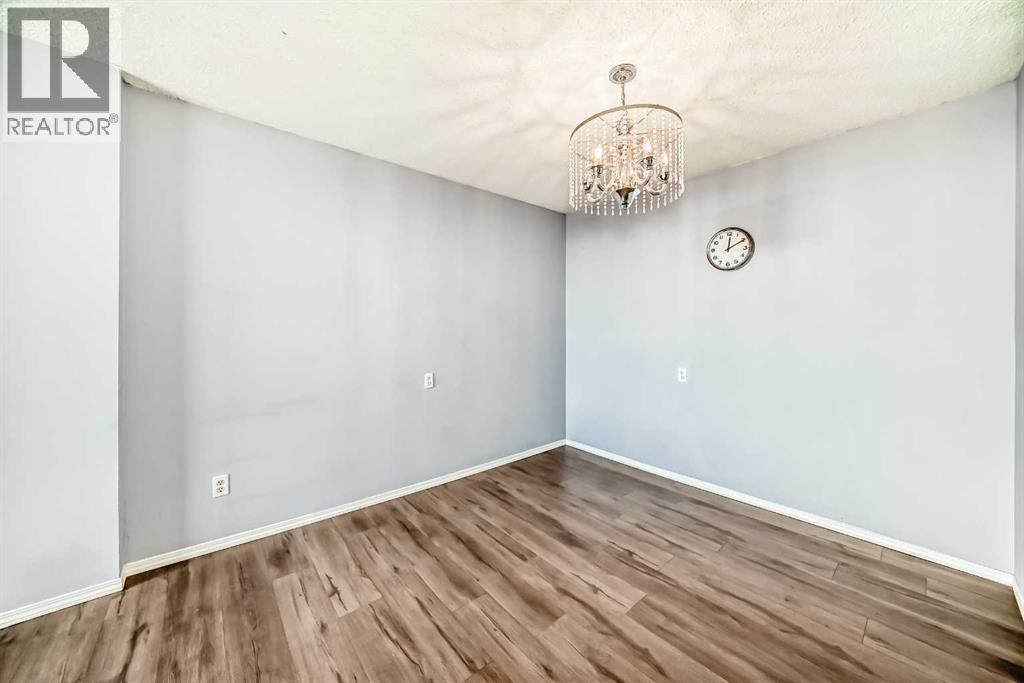 Single Family House for Sale in   Dalton Drive NW Dalhousie Calgary 