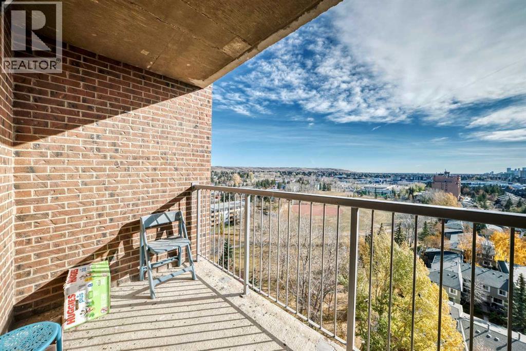 Single Family House for Sale in   Dalton Drive NW Dalhousie Calgary 