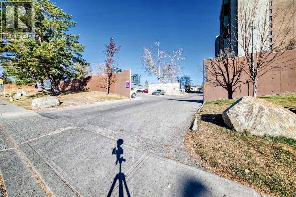 Single Family House for Sale in   Dalton Drive NW Dalhousie Calgary 