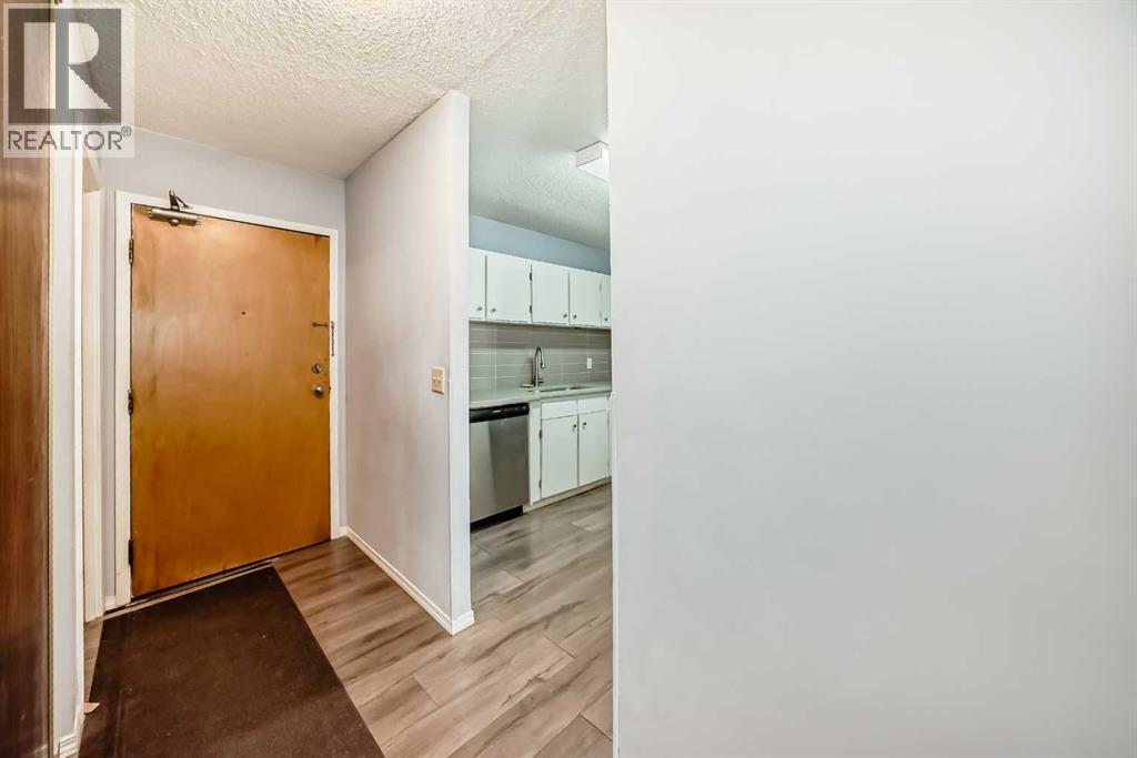 Single Family House for Sale in   Dalton Drive NW Dalhousie Calgary 