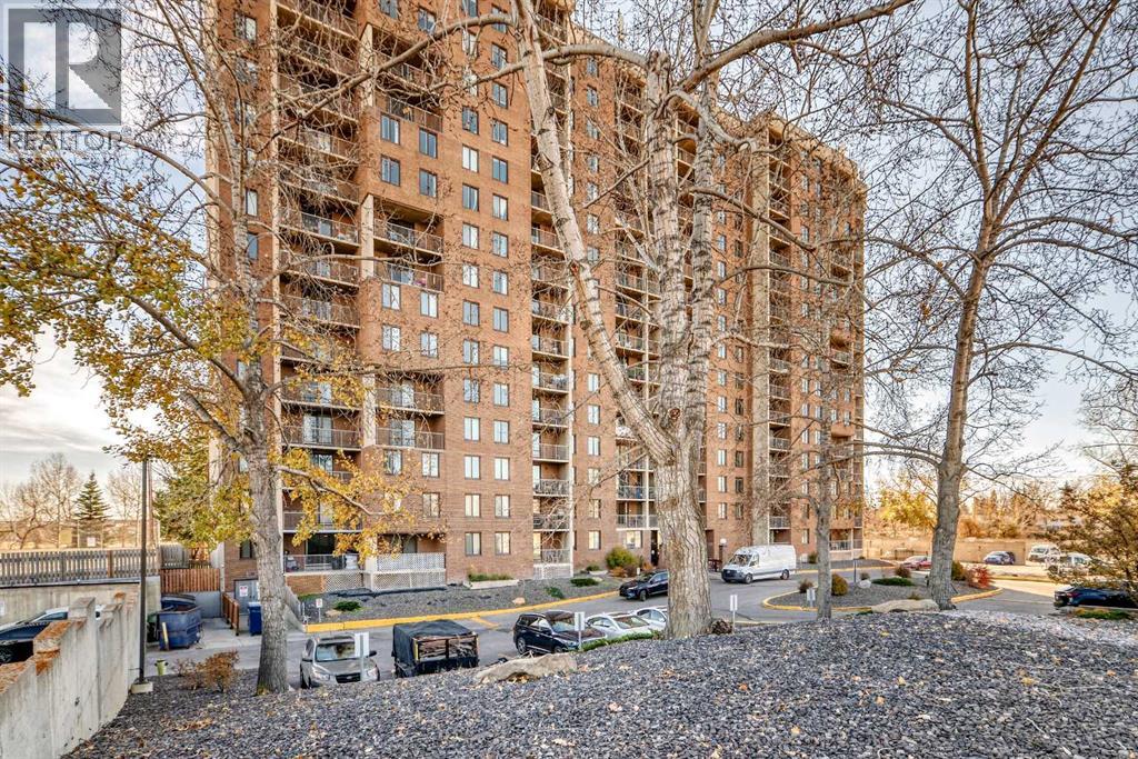 Single Family House for Sale in   Dalton Drive NW Dalhousie Calgary 