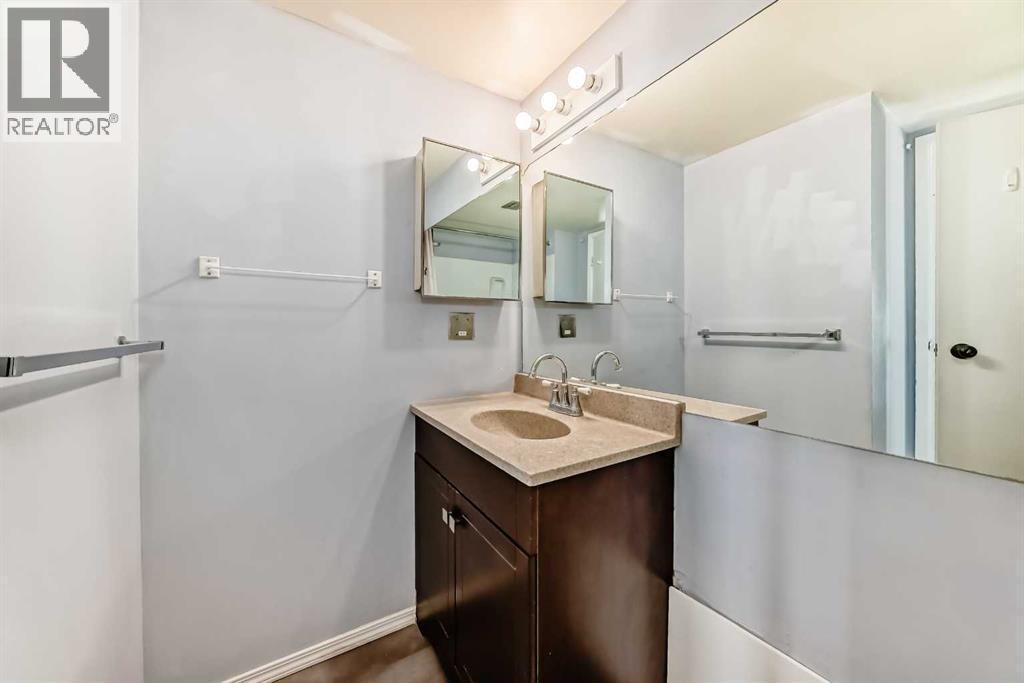 Single Family House for Sale in   Dalton Drive NW Dalhousie Calgary 