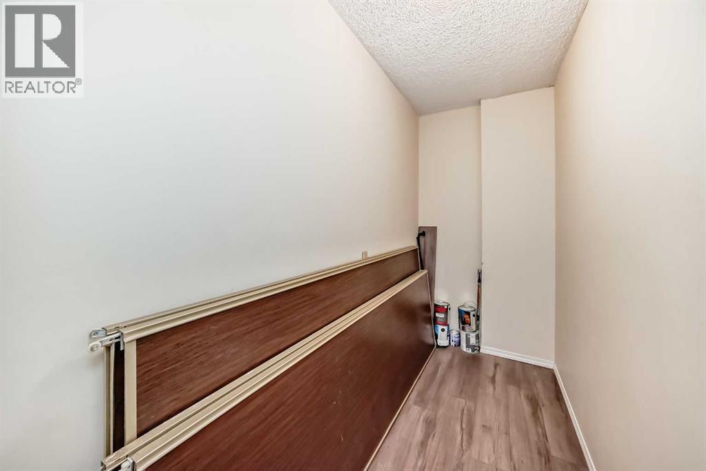 Single Family House for Sale in   Dalton Drive NW Dalhousie Calgary 