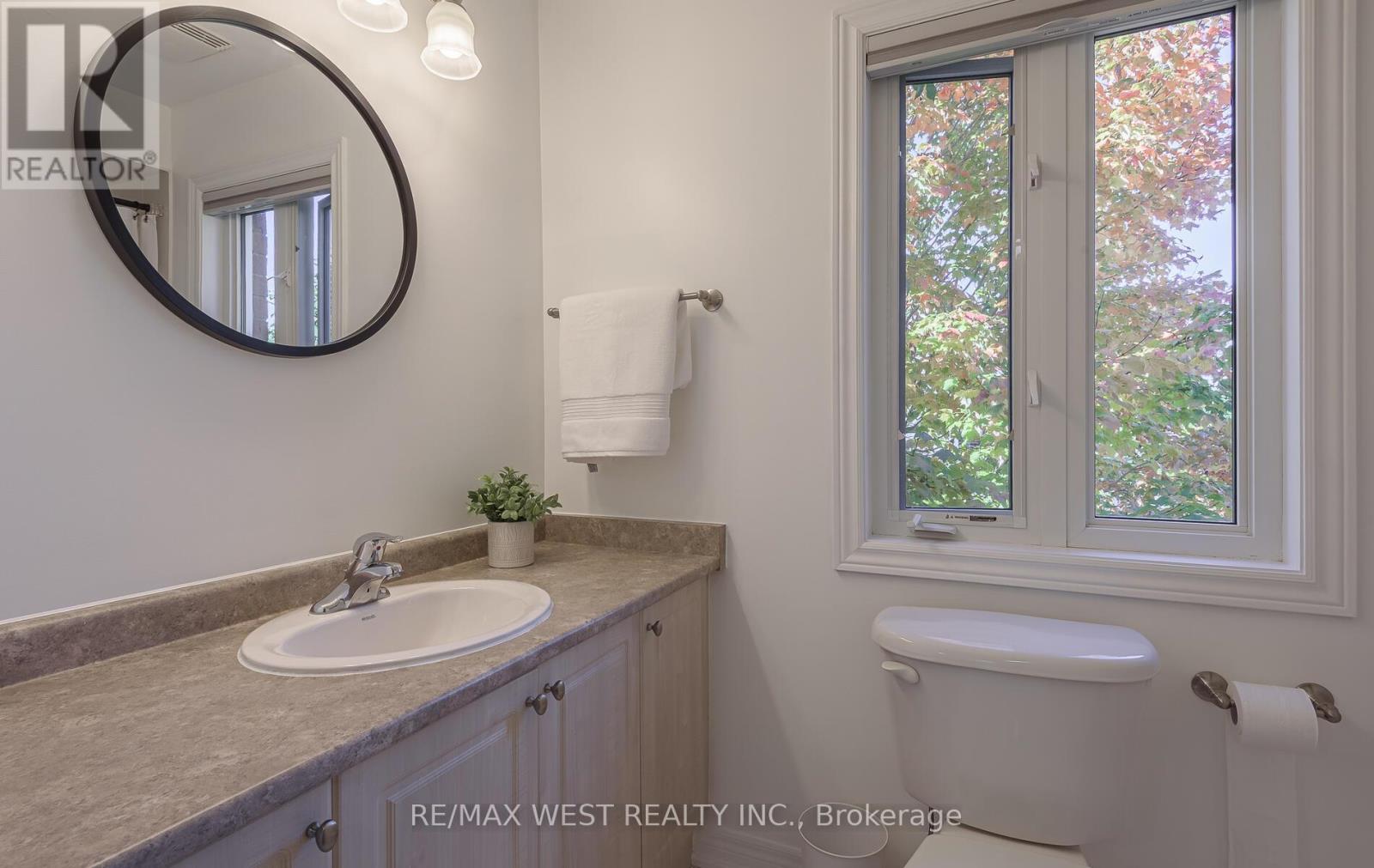 Single Family House for Sale in  NORTH RIVERDALE DRIVE Caledon (Inglewood) 