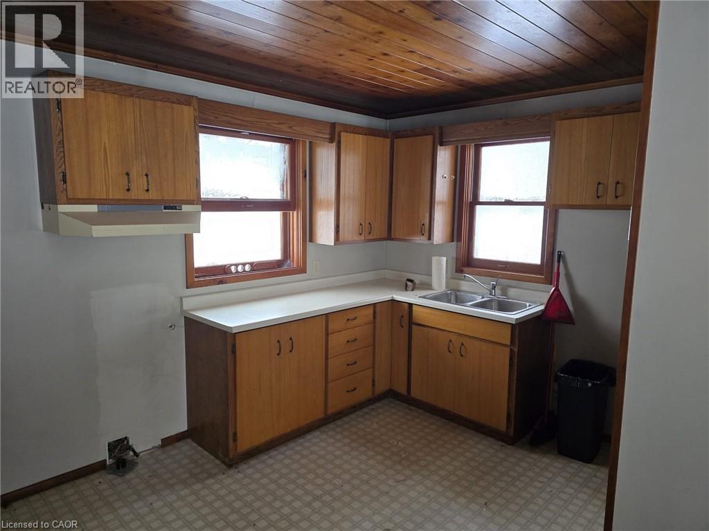 429-439 LYNX LAKE ROAD - 42