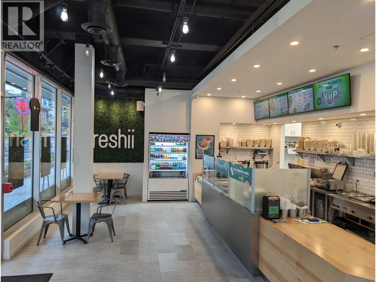 161 15TH STREET, North Vancouver