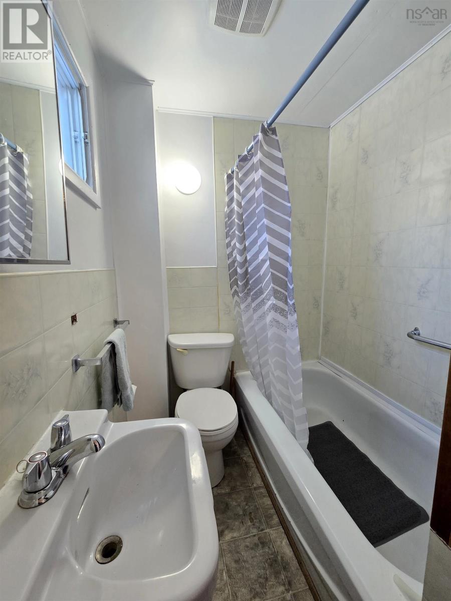 Property 8 of 19 of 648 Queen Street