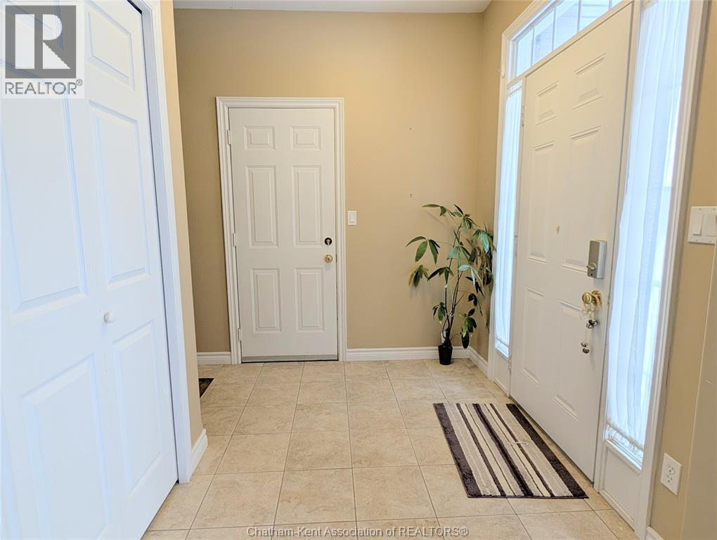 15 Oakgrove LANE - Photo 5 of 27, Chatham, Ontario