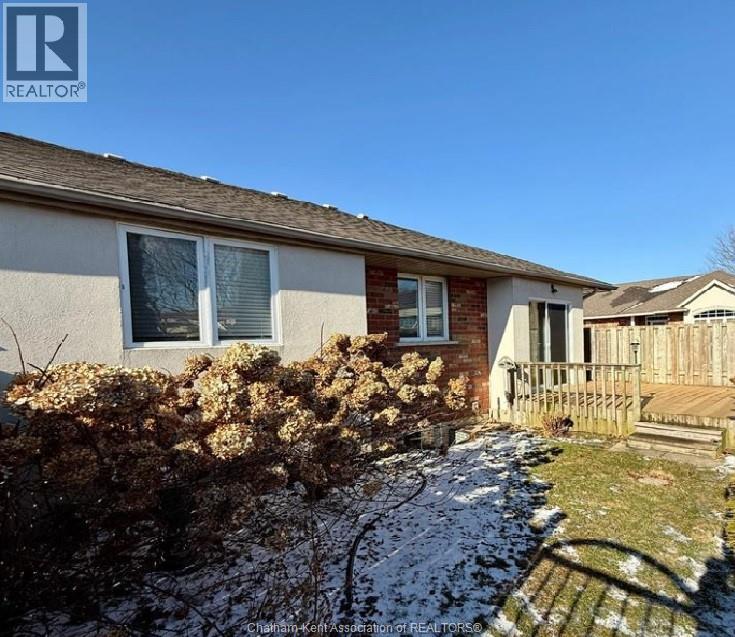 15 Oakgrove LANE - Photo 3 of 27, Chatham, Ontario