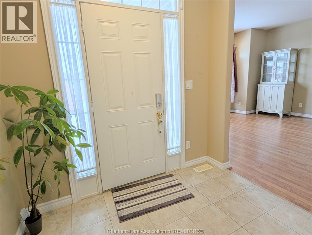 15 Oakgrove LANE - Photo 4 of 27, Chatham, Ontario