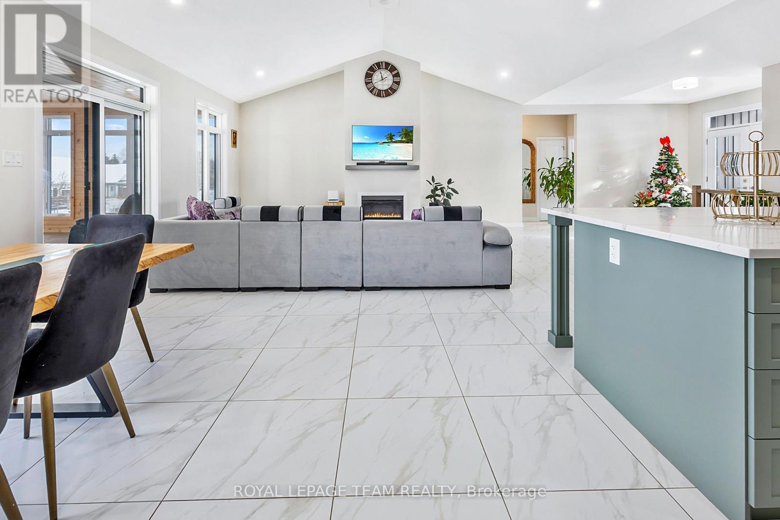 224 TRUDEAU CRESCENT - 13