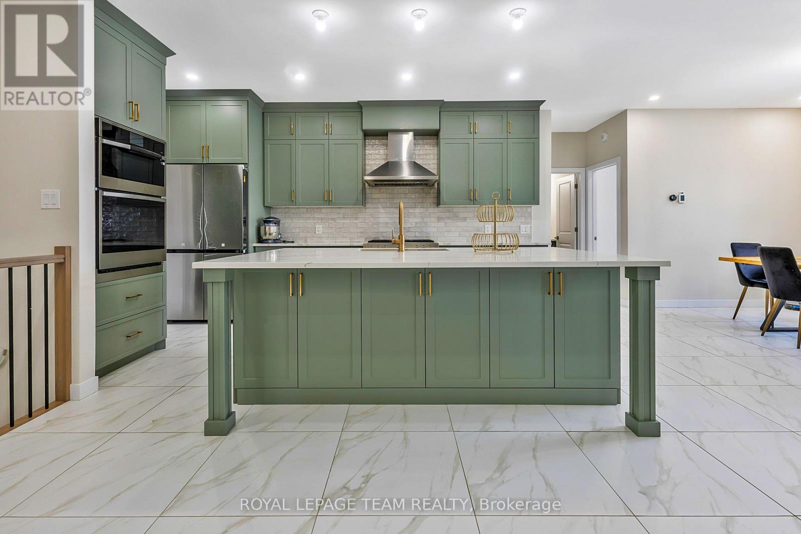 Front View - Beautiful Chef Kitchen