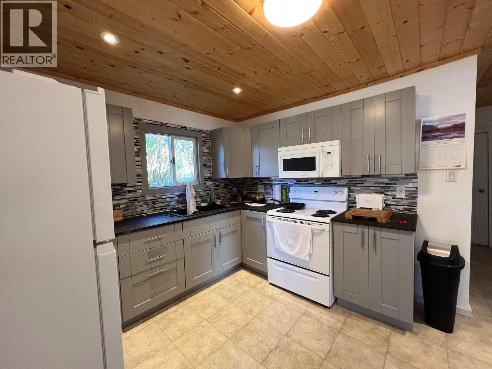 9201 CANYON DRIVE, Hudsons Hope