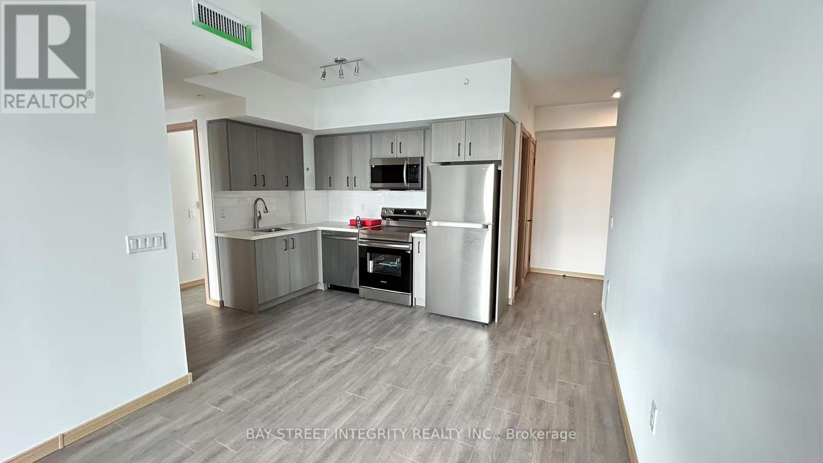 #B617 3429 SHEPPARD AVENUE E - 5