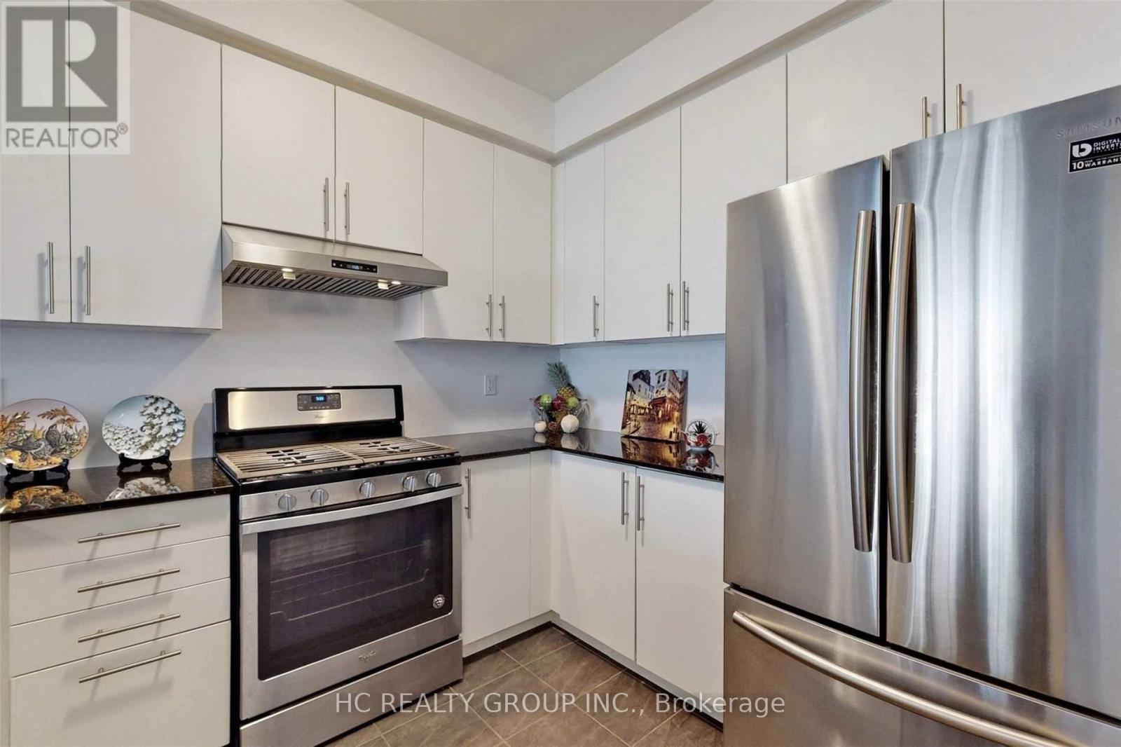 3RD FLOOR MASTERBEDROOM - 2-4 EATON PARK LANE - Photo 4 of 6, Toronto (L'Amoreaux), Ontario