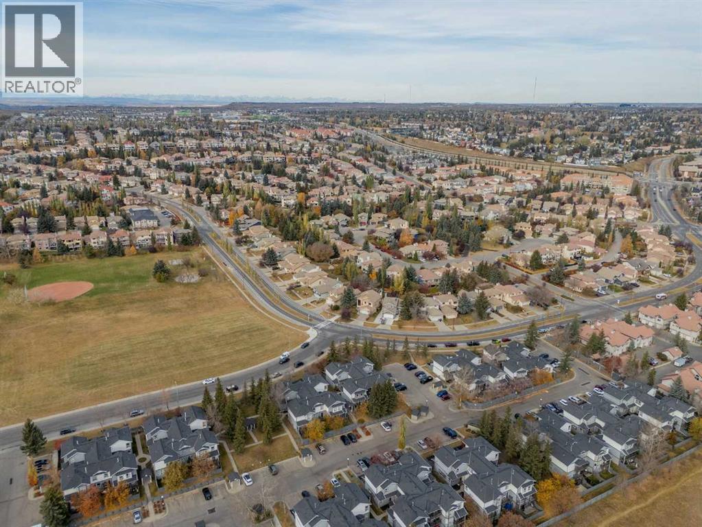 Single Family House for Sale in  Signal Hill Green SW Signal Hill Calgary 