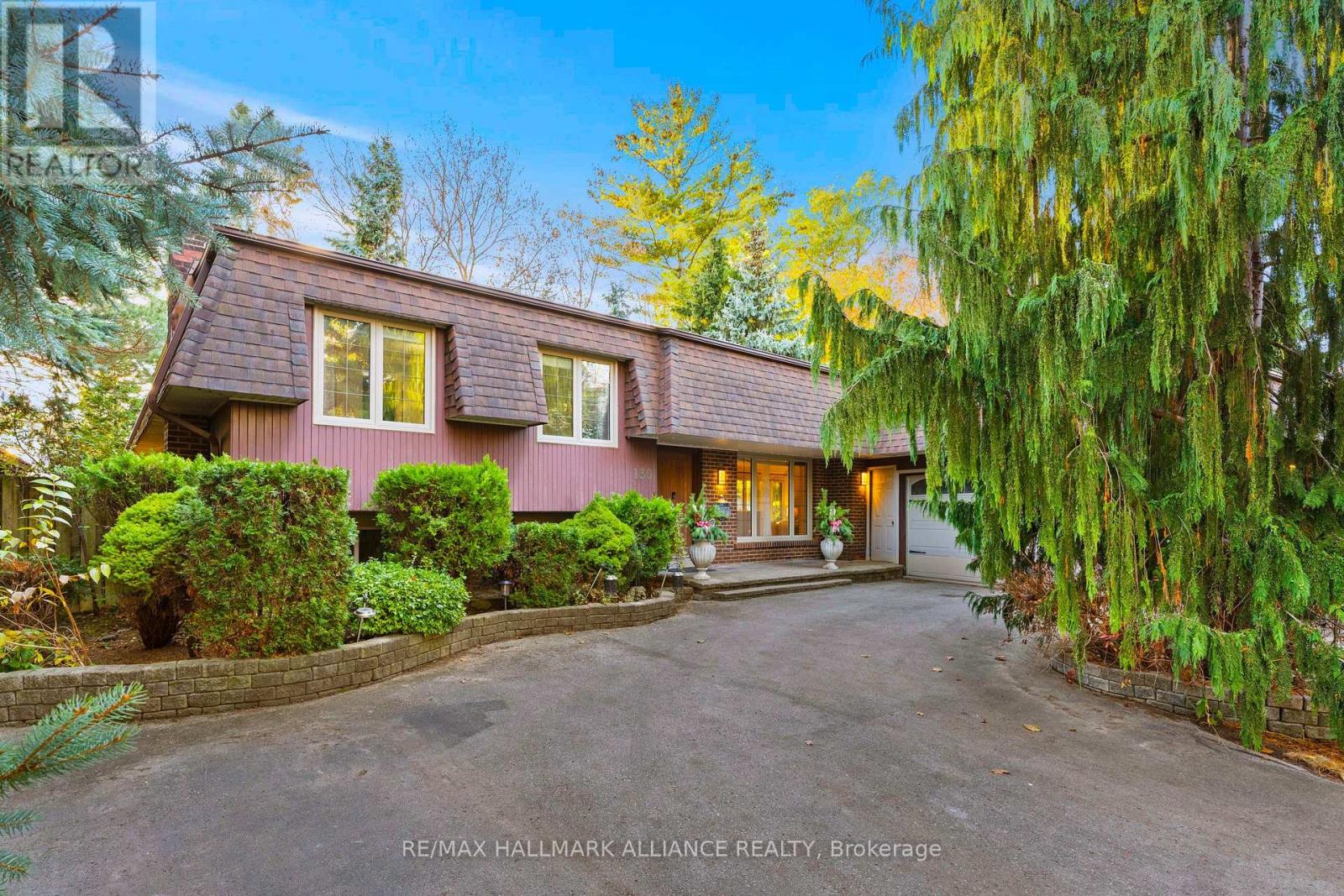 130 TAVISTOCK SQUARE - Photo 2 of 42, Oakville (SW Southwest), Ontario