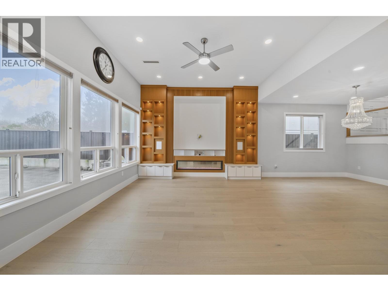 1211 FOSTER AVENUE, Coquitlam