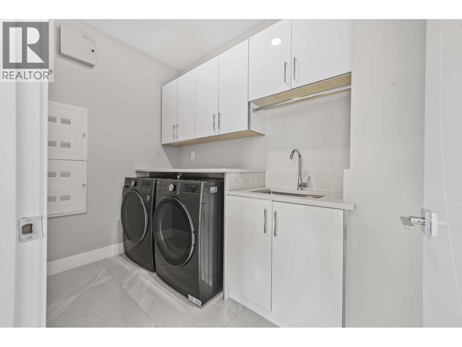 1211 FOSTER AVENUE, Coquitlam