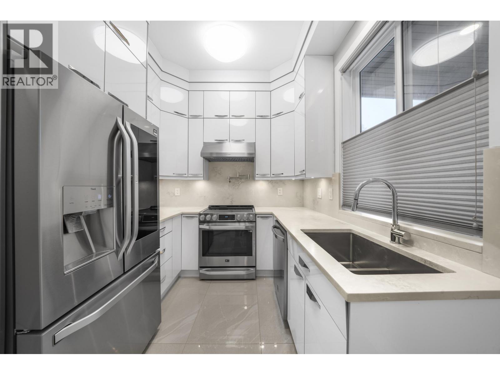 1211 FOSTER AVENUE, Coquitlam